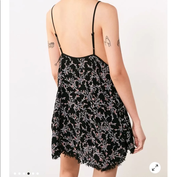 BNWT Kimchi Blue Lace Tunic Top - Picture 3 of 12